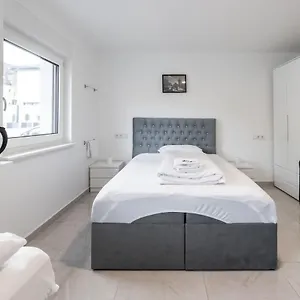 By Staystay I 24 Check-in Gasthof